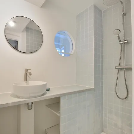 Stylish Attic Conversion * Parigi